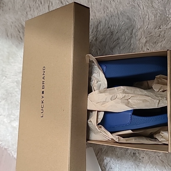 Lucky Brand Sandal, Peace Sign casual slide. Brand new. - Picture 8 of 11